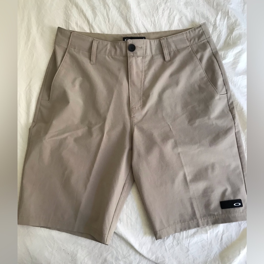 Oakley Tan Heat Gear Golf Shorts Size 32